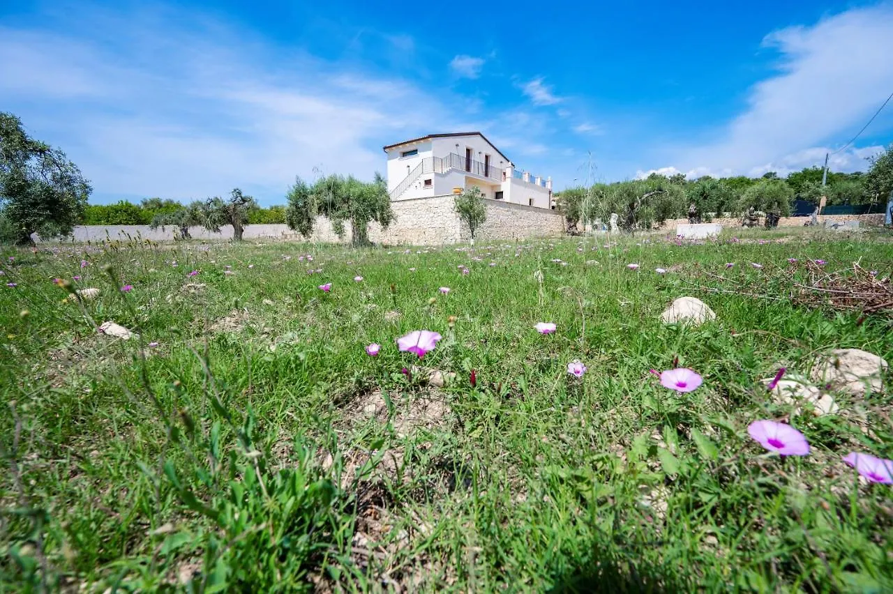 فندق مبيت وإفطار Villa Carmiano Luxury Bedrooms In Avola In The Province Of Syracuse With Spa And Swimming Pool And Wonderful Seaview