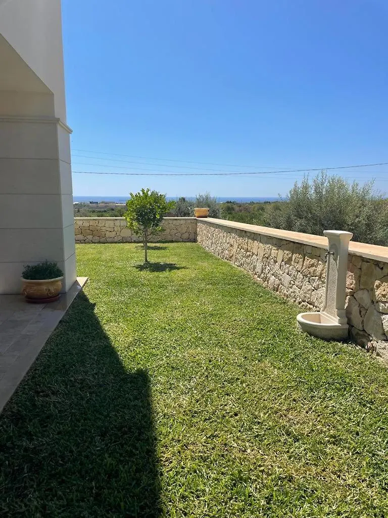 Villa Carmiano Luxury Bedrooms In Avola In The Province Of Syracuse With Spa And Swimming Pool And Wonderful Seaview فندق مبيت وإفطار
